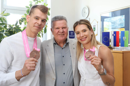 MACE SPREJEM PRI ŽUPANU 15 FOTO LJUBO VUKELIČ